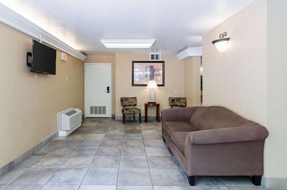 Quality Inn Chicopee - Springfield photo 2