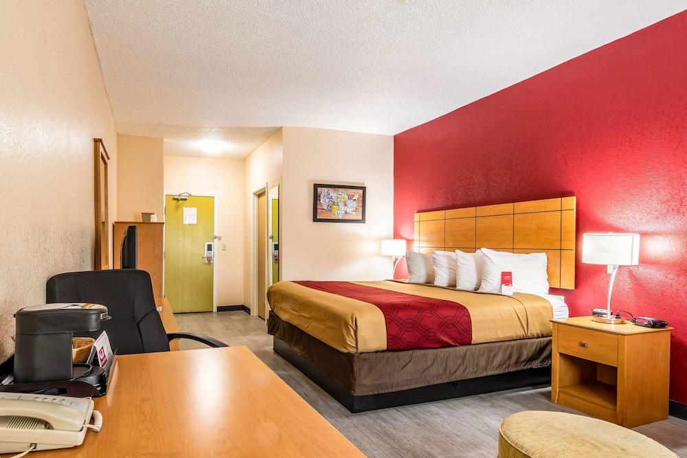 Econo Lodge Topeka at Wanamaker photo 5
