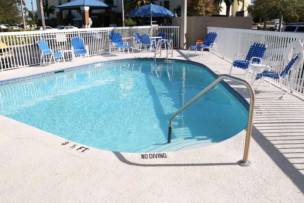 Hampton Inn Tampa/Rocky Point-Airport photo 14