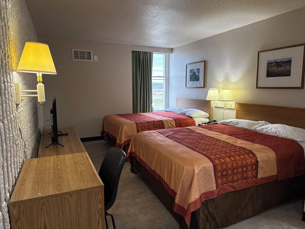 Smartwood Inn photo 37