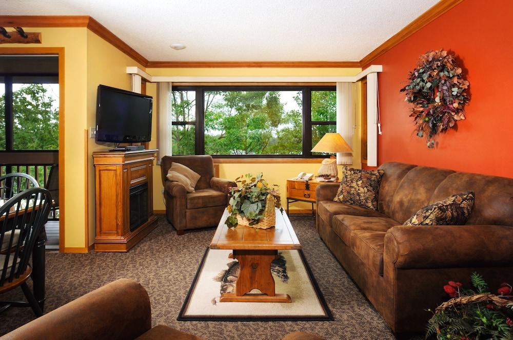 The Pointe Hotel and Suites photo 7