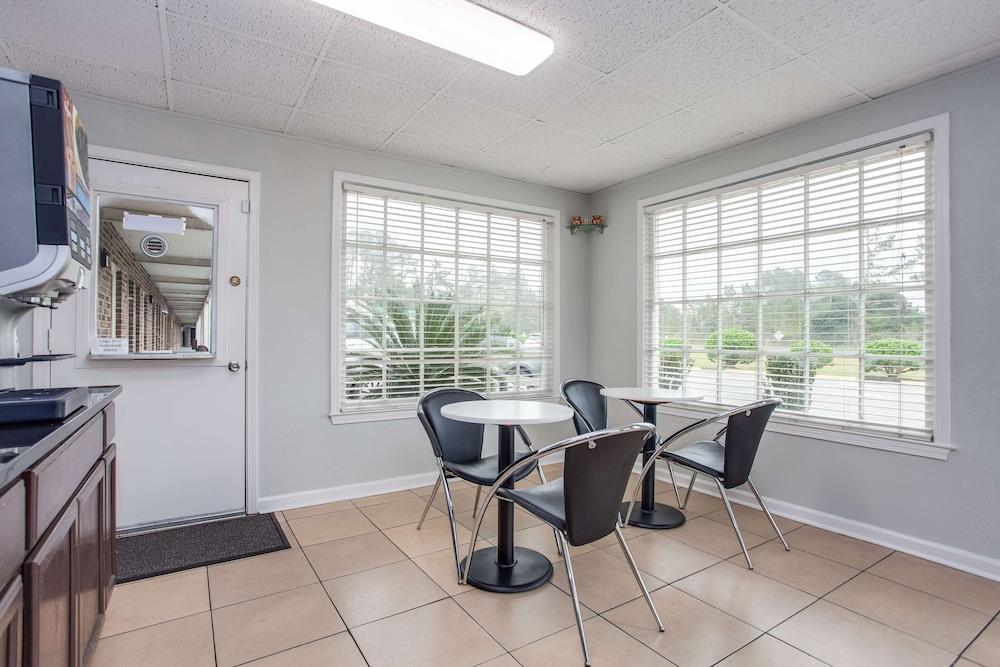 Motel 6 Walterboro, SC photo 21