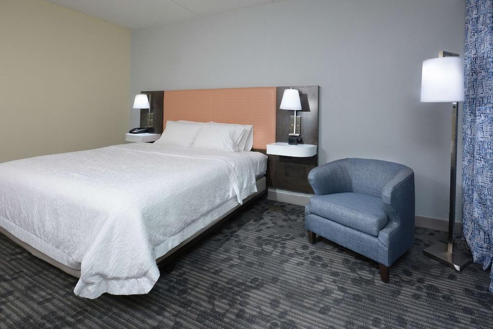 Hampton Inn & Suites Clinton - I-26 photo 2