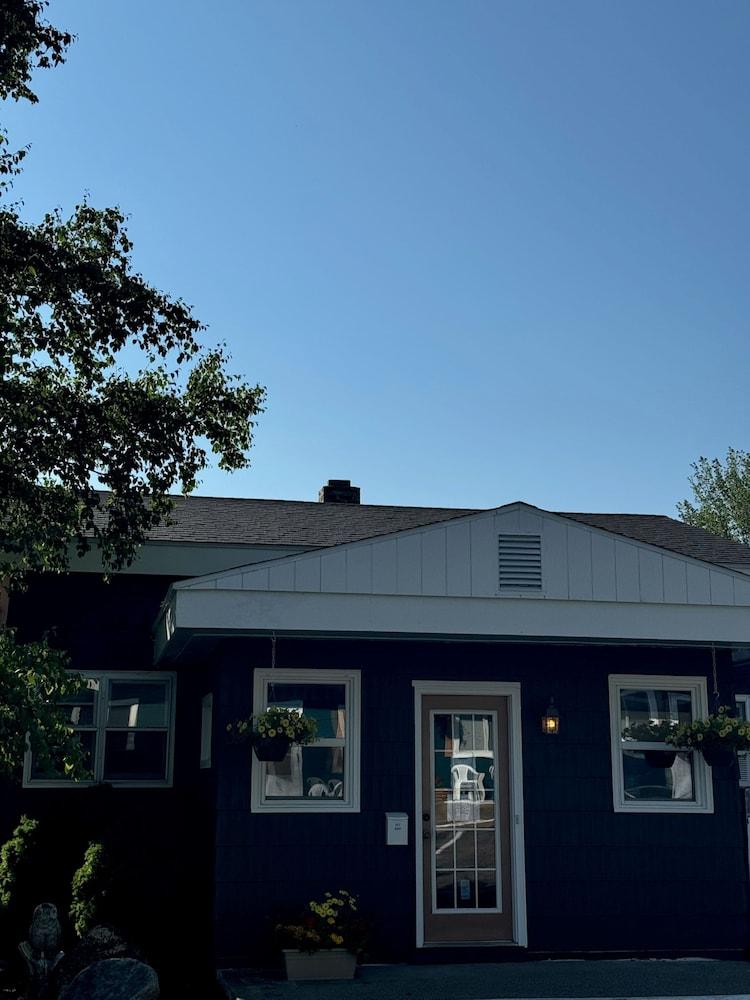 Maple Ridge Motel photo 2