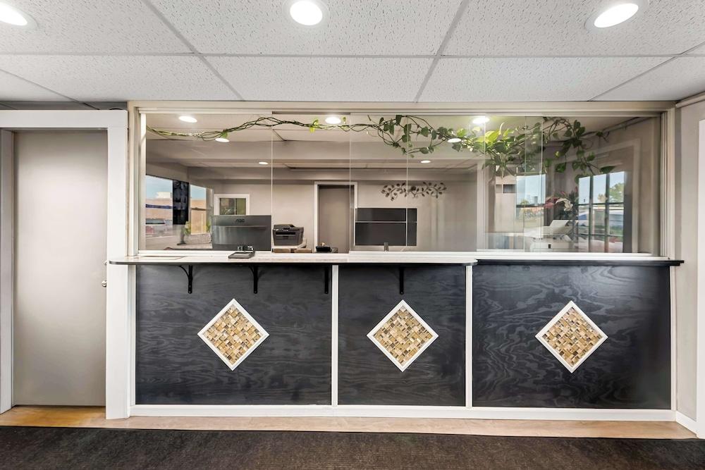 Americas Best Value Inn Marion, OH photo 12