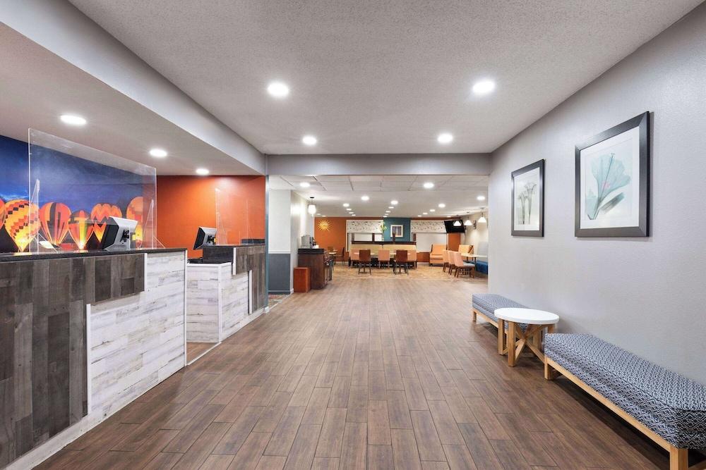 MainStay Suites Decatur River City photo 2