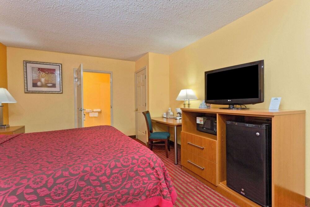 Days Inn by Wyndham Franklin photo 26