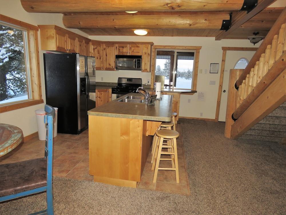 The Hideaway Hostel near Yellowstone photo 10