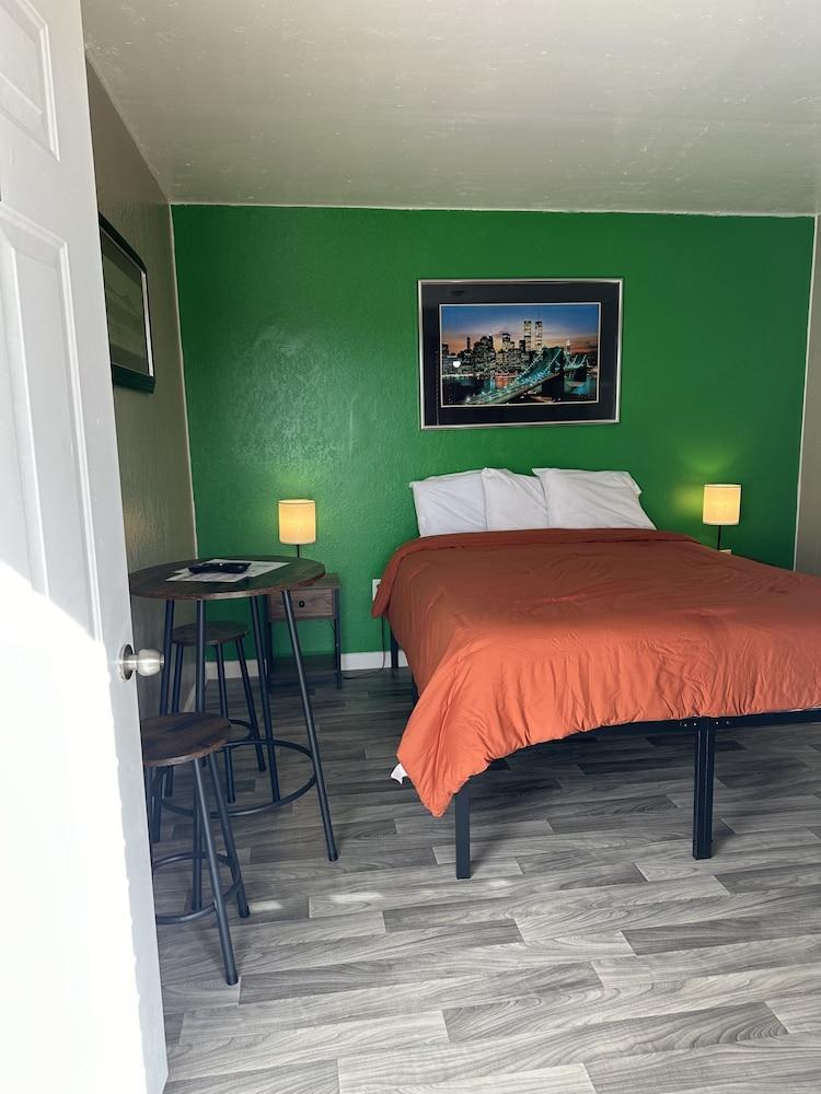 Travelers Inn Motel photo 44