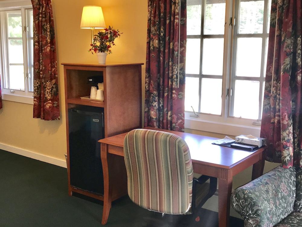 Swiss Chalets Village Inn photo 68