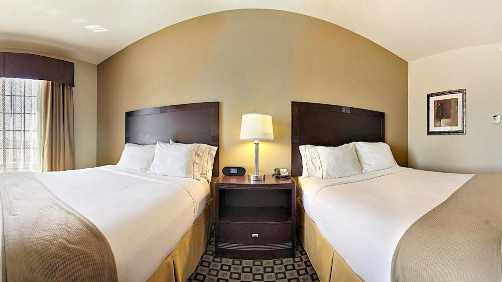 Holiday Inn Express Hotel & Suites Clovis by IHG photo 5