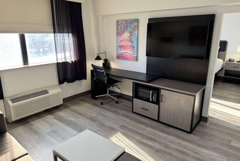 Holiday Inn Express And Suites Washington Dc Noma by IHG photo 49