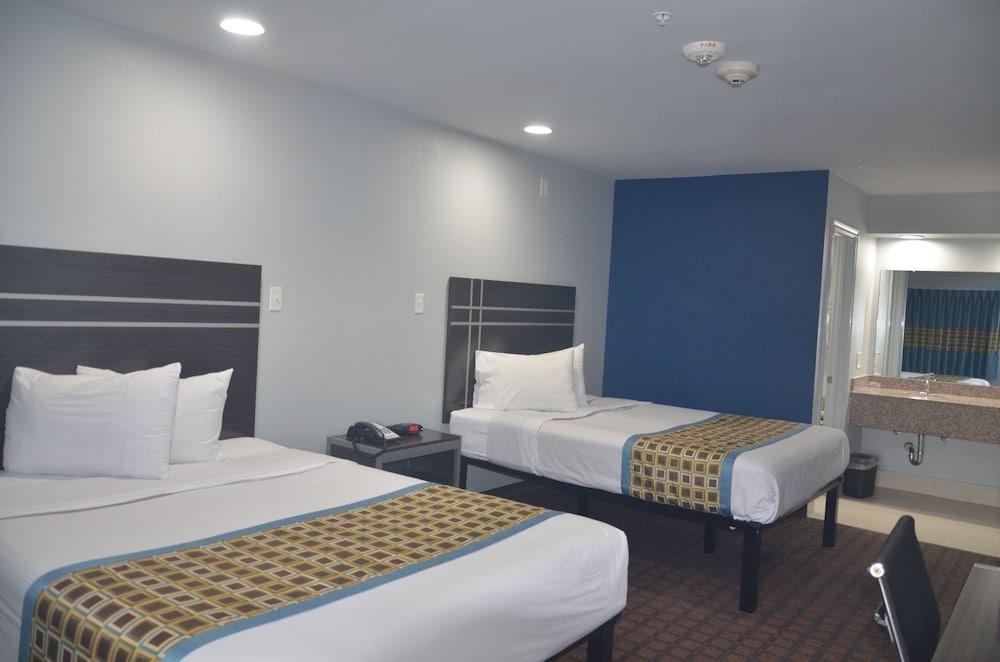 Traveler's Inn photo 8