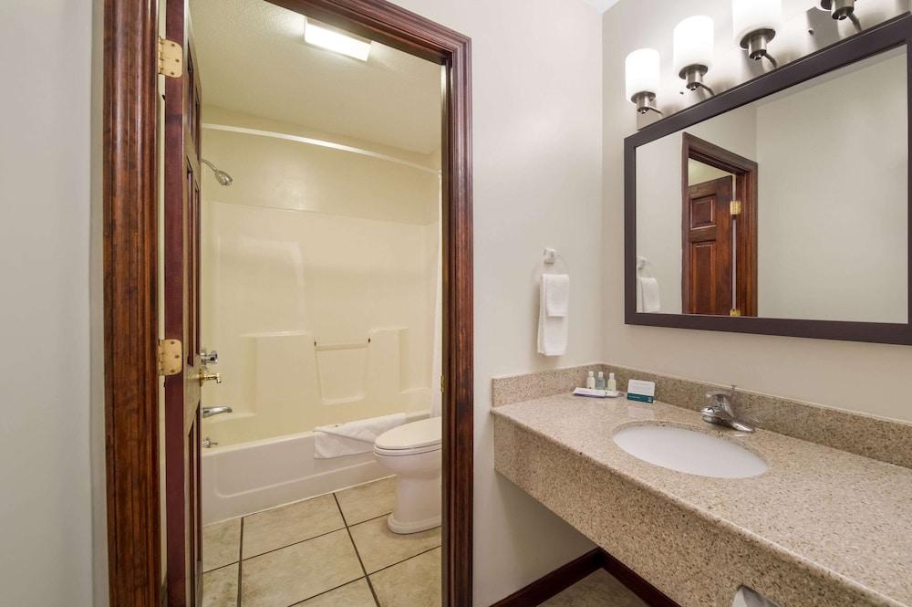 Quality Inn Great Barrington photo 15