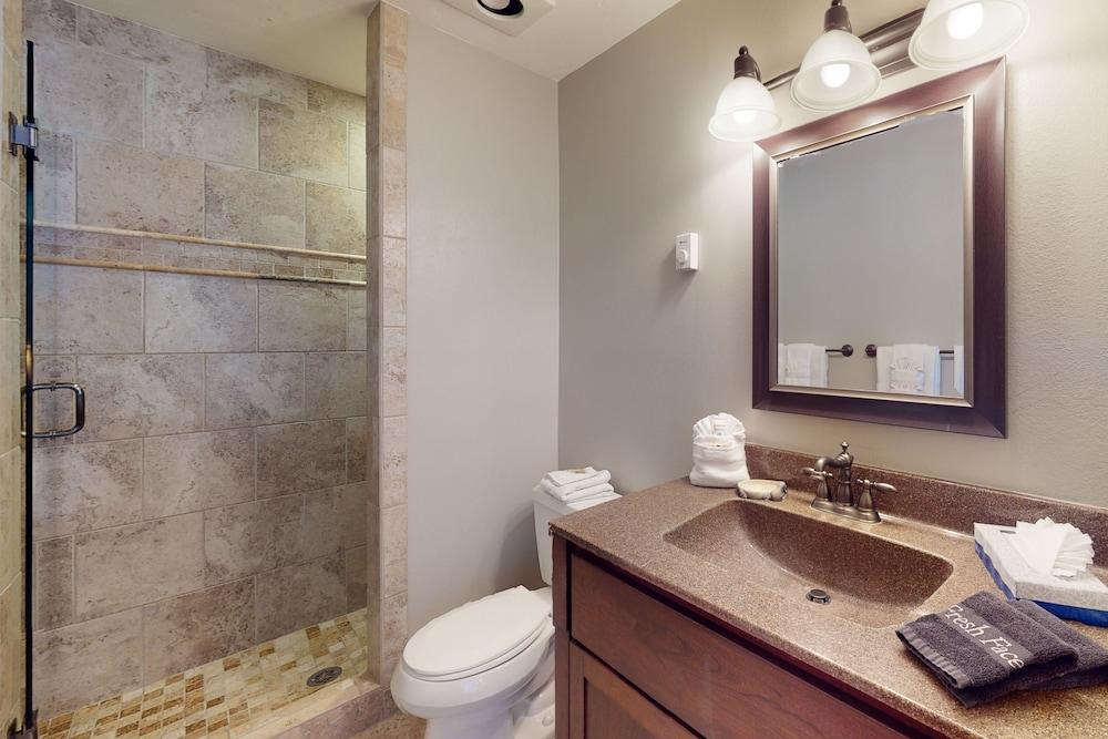 Pine Ridge Condominiums photo 34