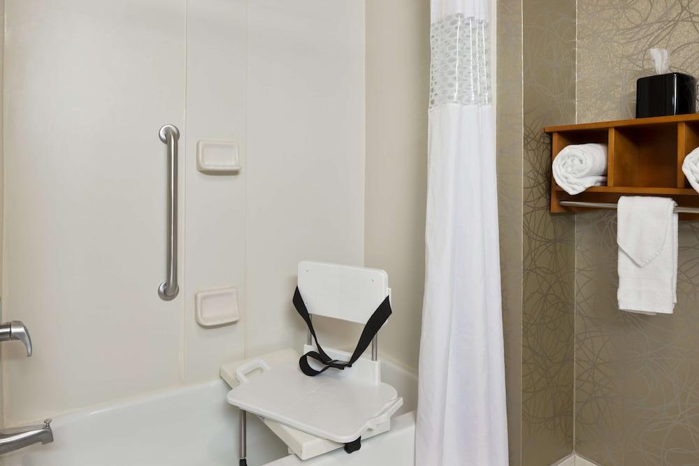 Hampton Inn Pell City photo 16