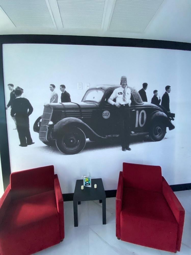 Streamline Hotel photo 33