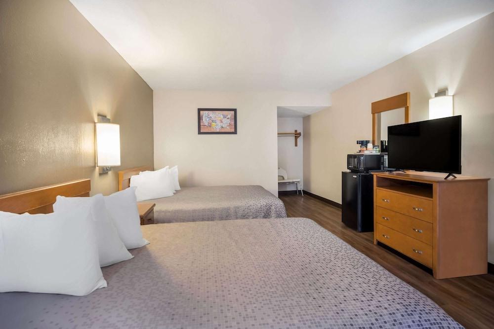 Econo Lodge Live Oak photo 12