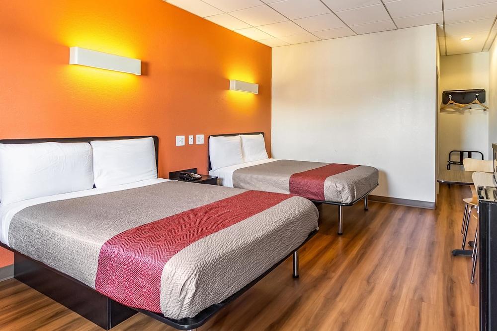 Motel 6 Elizabeth, NJ - Newark Liberty Intl Airport photo 11