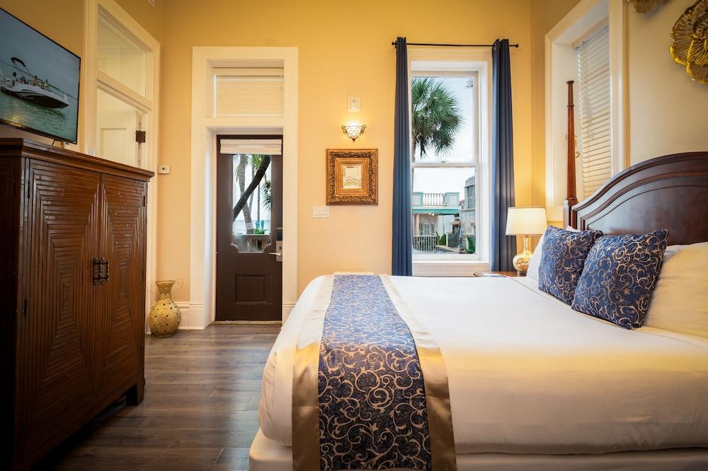 Southernmost House photo 87