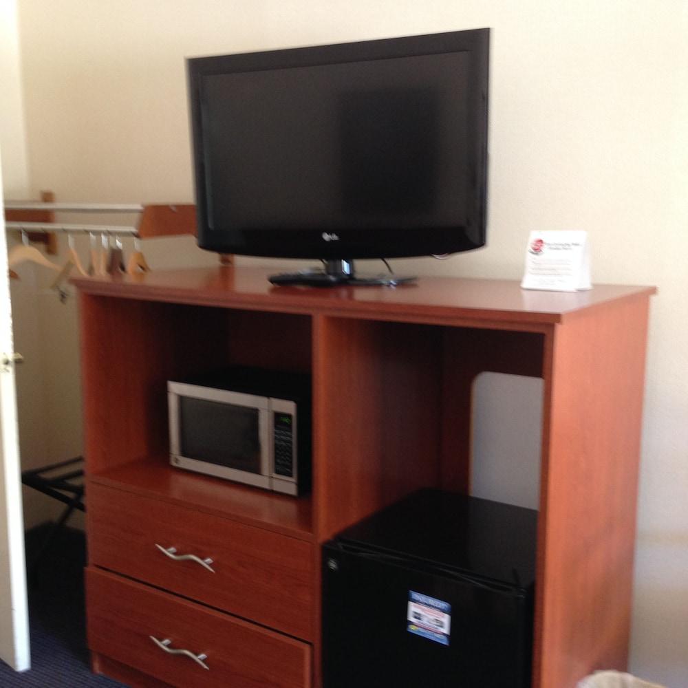 Knights Inn Elizabethtown photo 14