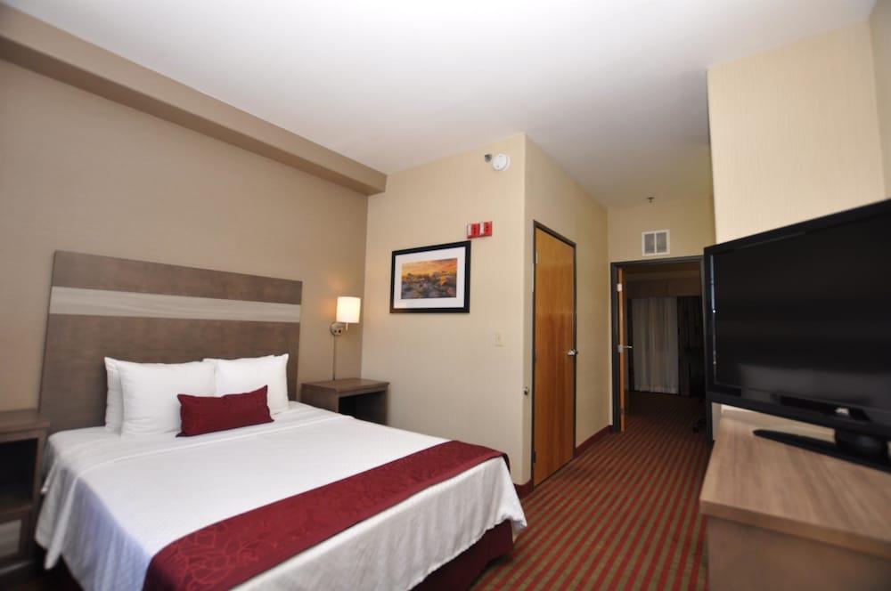 Best Western Plus Executive Suites photo 6