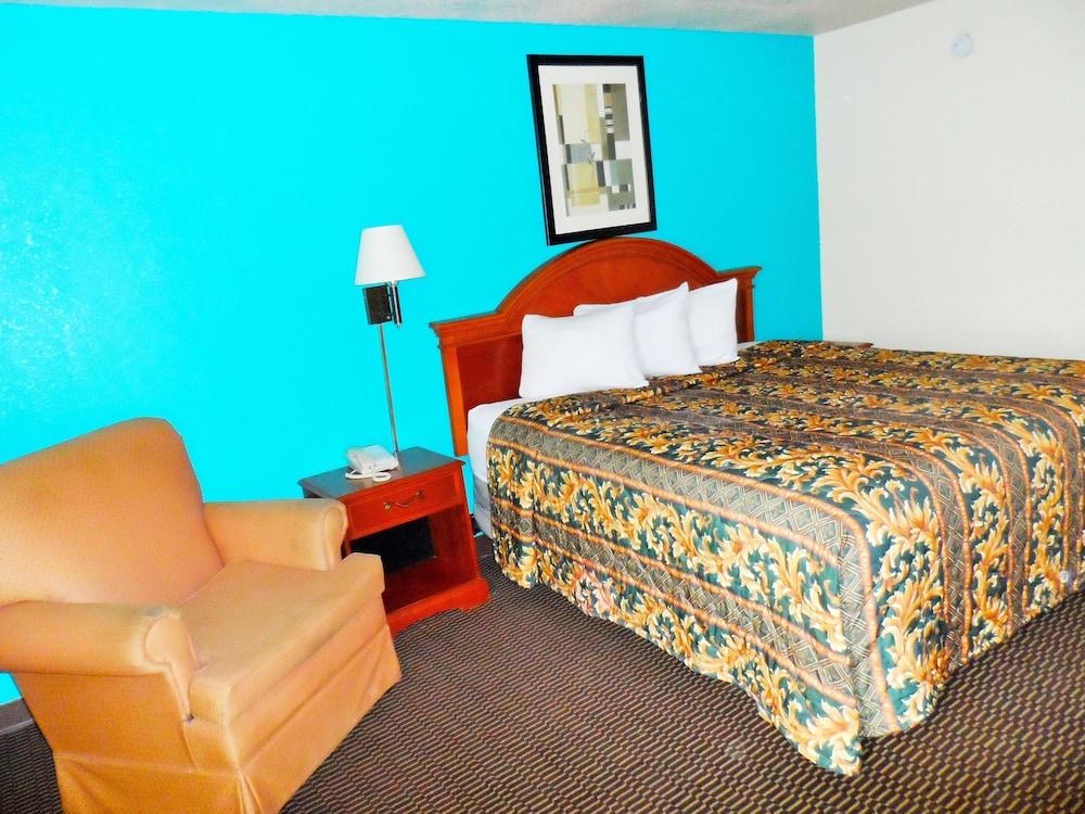 Courtesy Inn photo 18