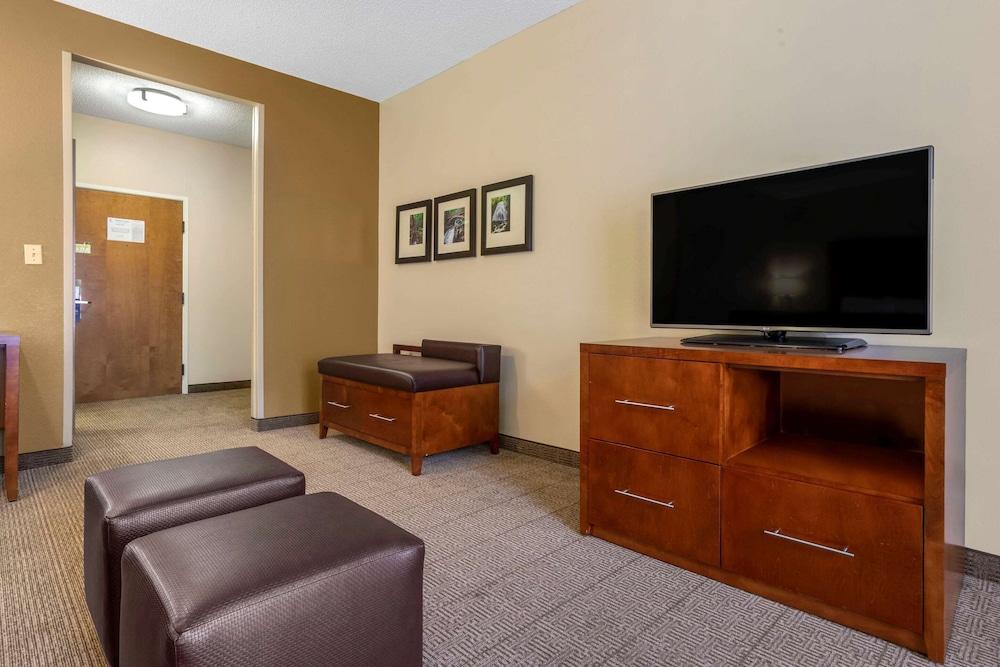 Comfort Suites Boone - University Area photo 24