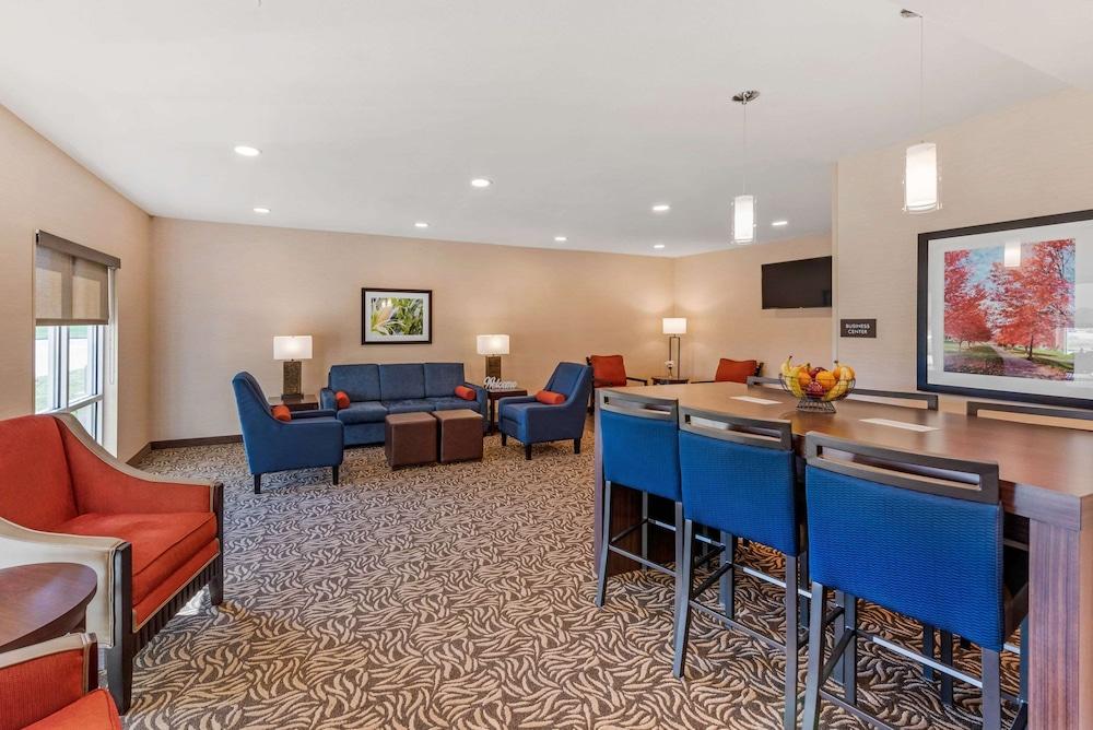 Comfort Inn & Suites near Route 66 photo 3