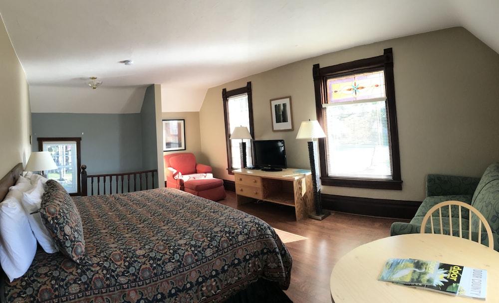 Harbor Light Inn photo 10