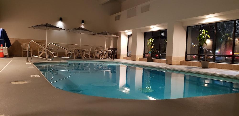 MainStay Suites Springfield IL photo 15