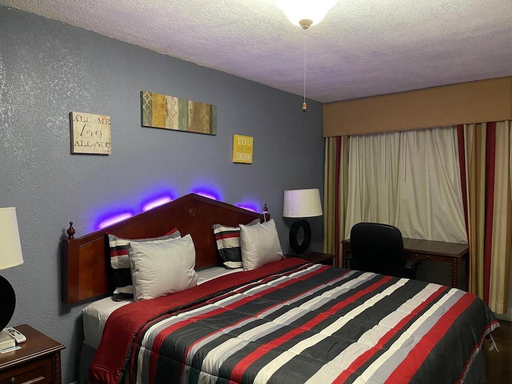 Delux Inn Clearwater photo 24