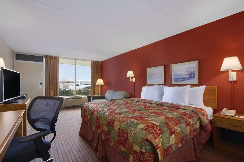 Days Inn by Wyndham Seneca / Clemson Area photo 4