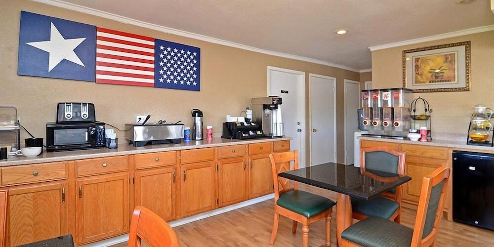 Americas Best Value Inn Stephenville photo 23