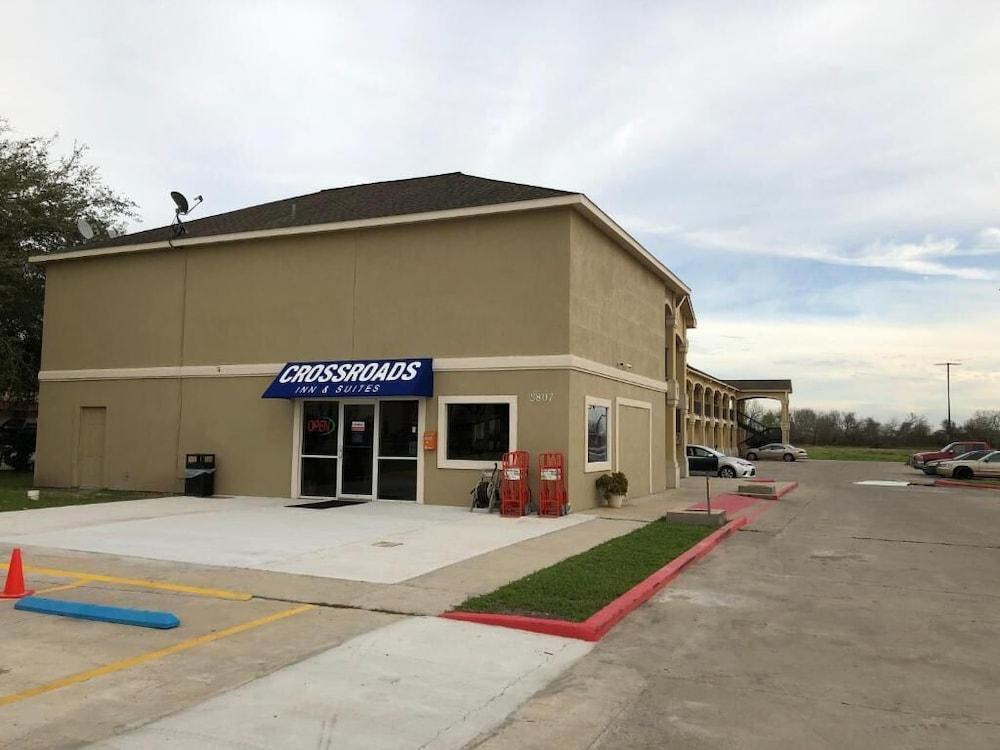 Crossroads Inn & Suites photo 17