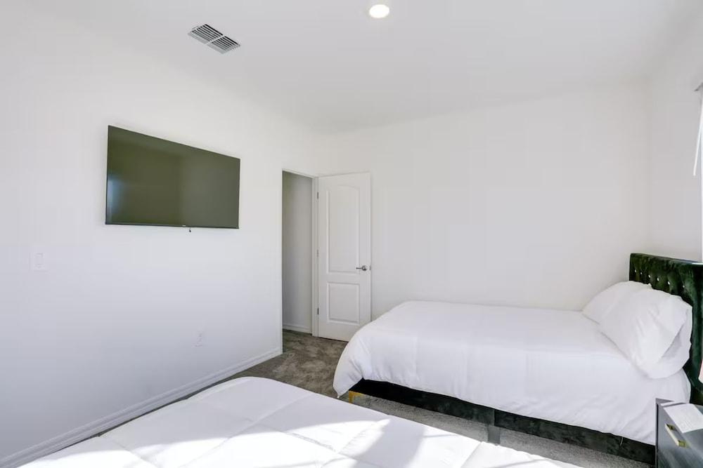 Palm Breeze Lux Stay - Port St. Lucie photo 21