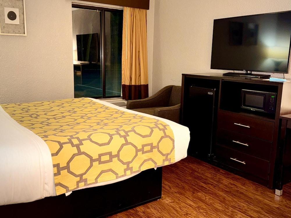 Greenville inn photo 2