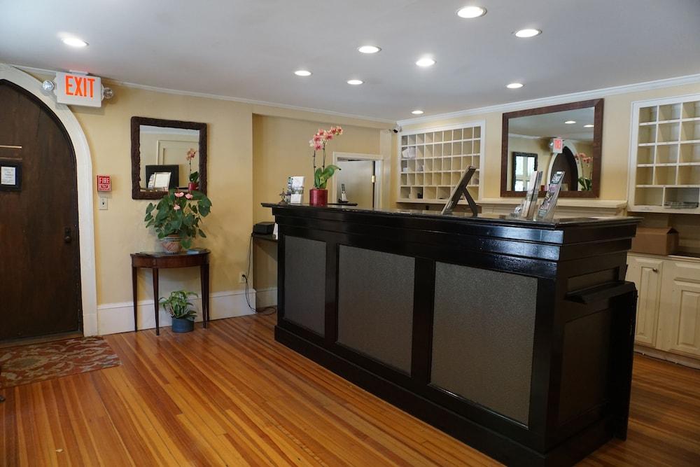 Seven Hills Inn photo 33
