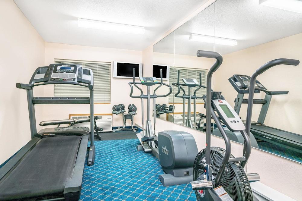 Microtel Inn & Suites by Wyndham Tomah photo 11