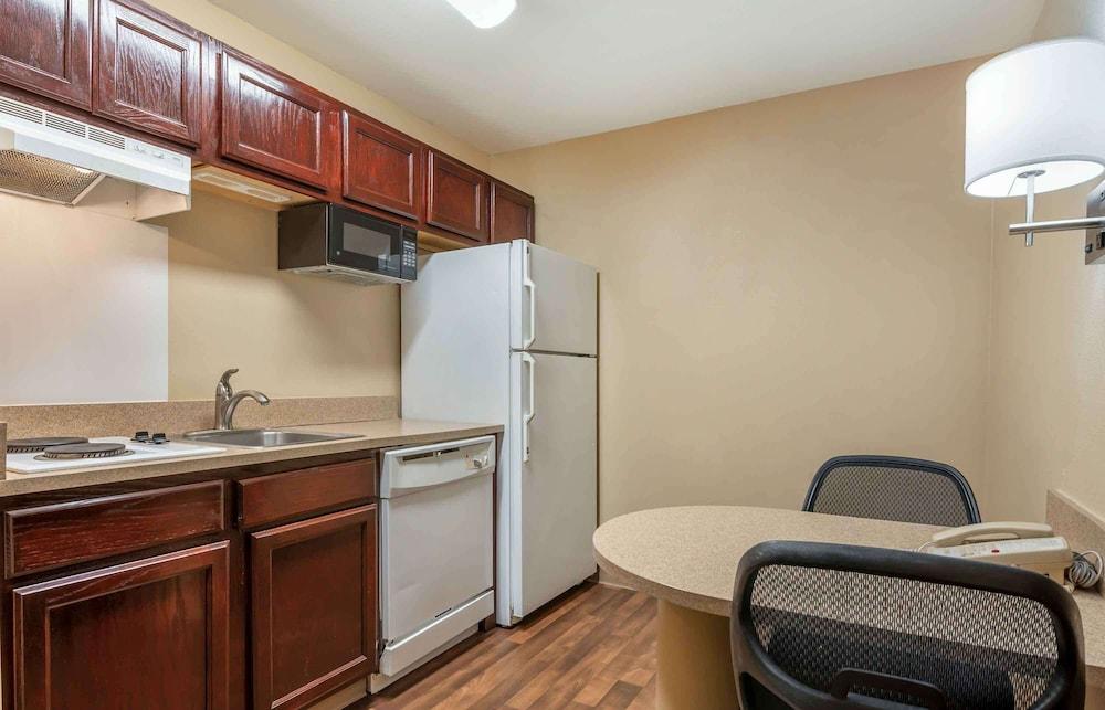 Extended Stay America Suites Indianapolis Northwest I465 photo 22