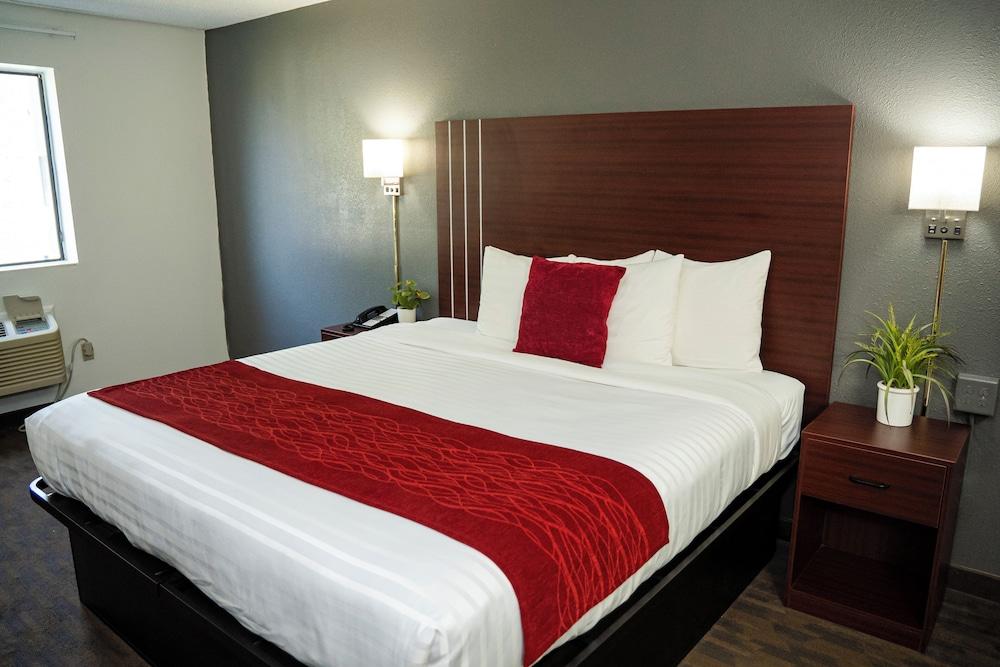 Victorian Inn & Suites photo 13