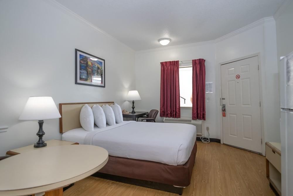 Contempra Inn photo 14