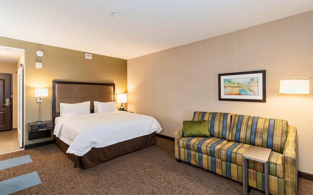 Hampton Inn & Suites Duluth North/Mall Area photo 14
