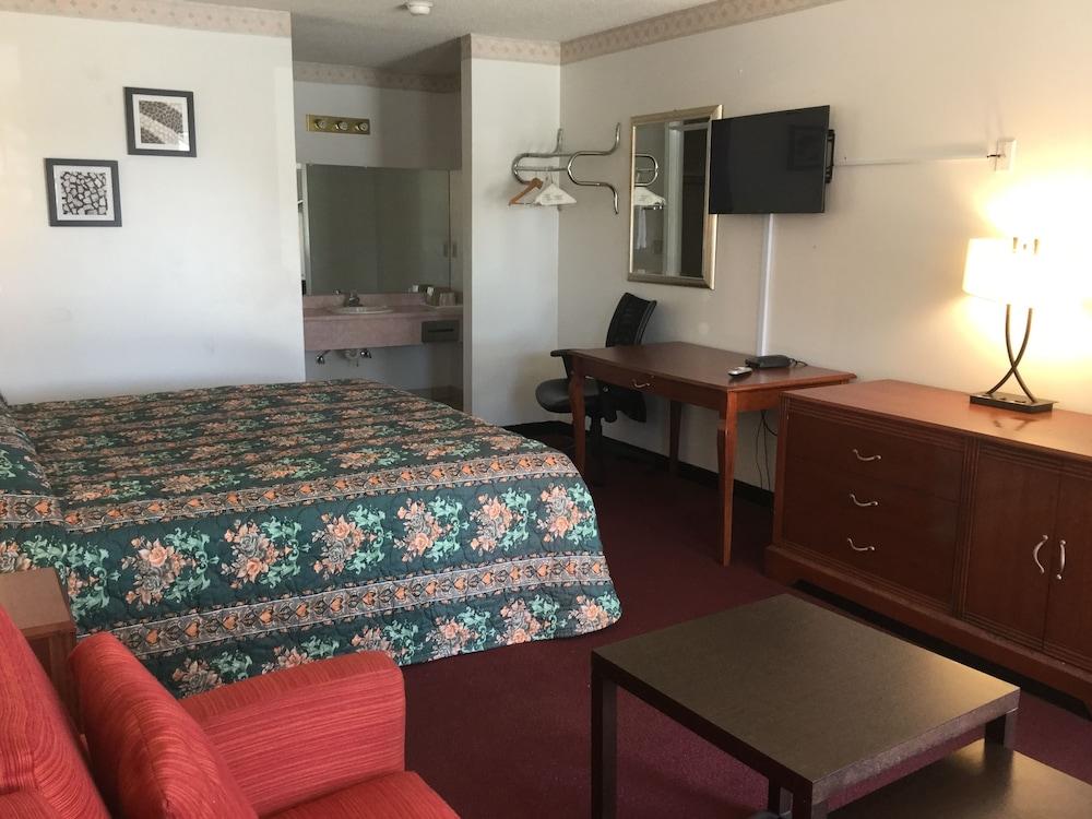 American Inn photo 9