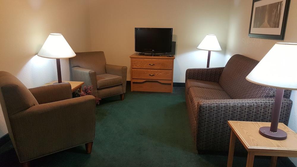 Holiday Inn Express Garden City East by IHG photo 32