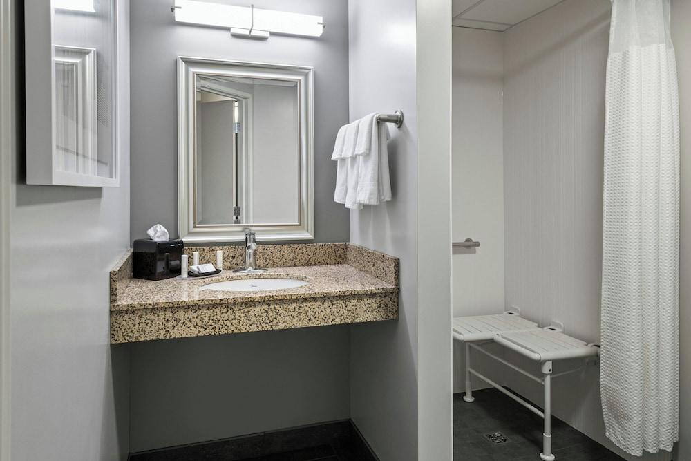Courtyard by Marriott La Crosse photo 20