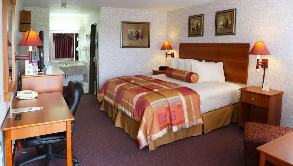 Magnuson Hotel Howell photo 12