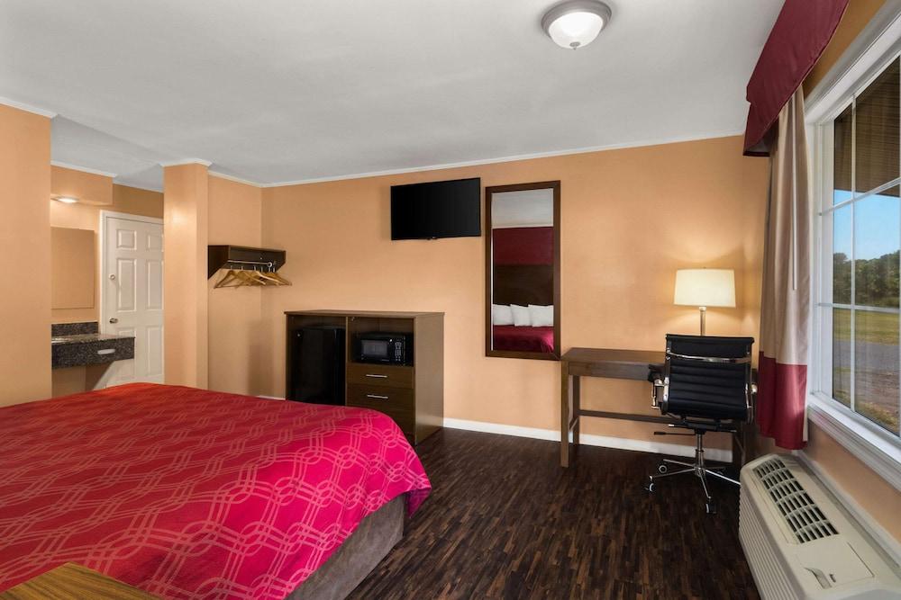 Econo Lodge Cornersville I-65 photo 2