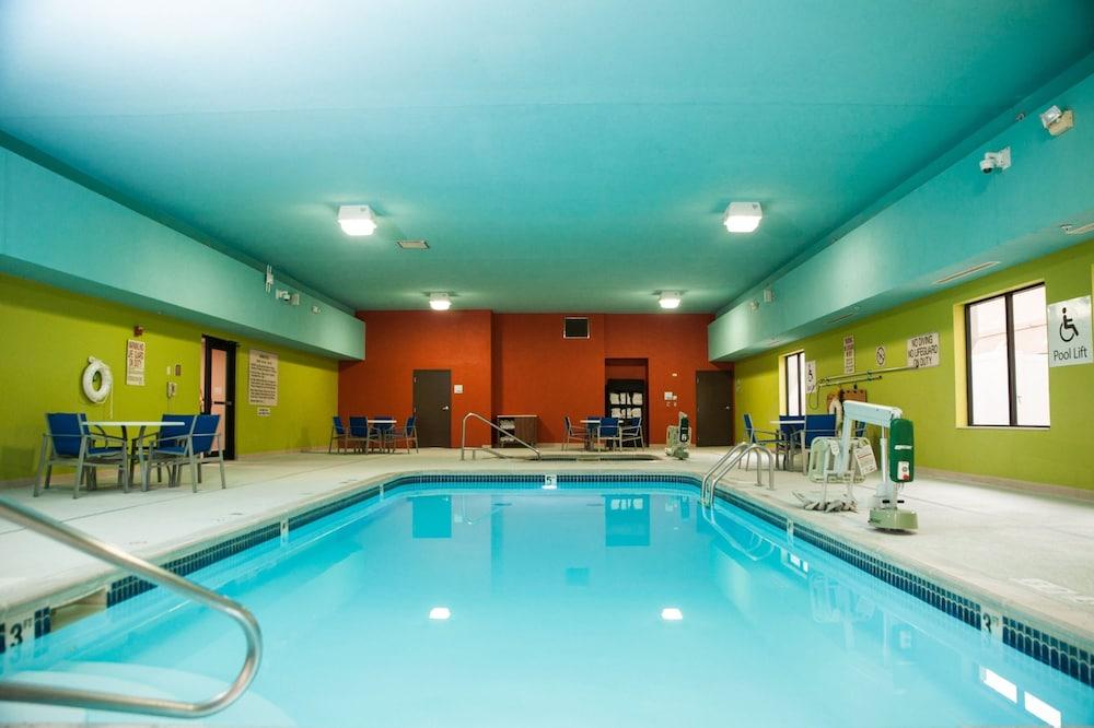 Holiday Inn Express & Suites Norfolk by IHG photo 16