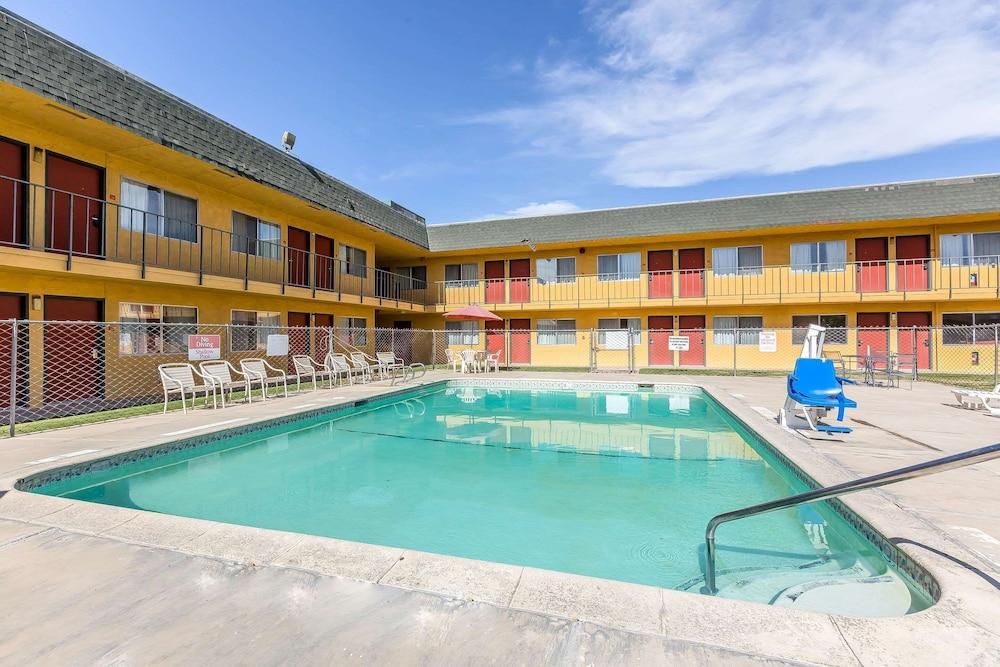 Economy Inn Buttonwillow Bakersfield I-5 photo 25